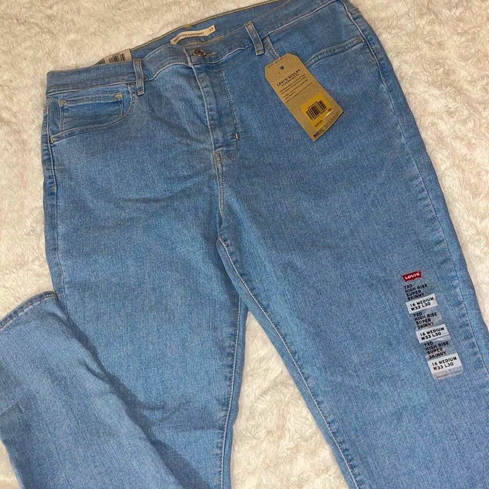NWT LEVI’S 720 JEANS!! BRAND NEW